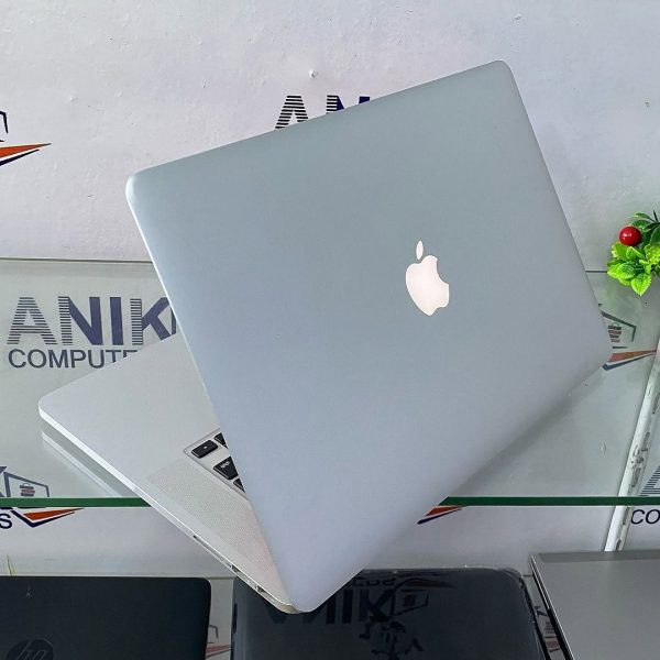 Apple MacBook Pro 2015 – Intel Core i7- 512GB SSD – 16GB Ram – 15 Inch – Keyboard Light