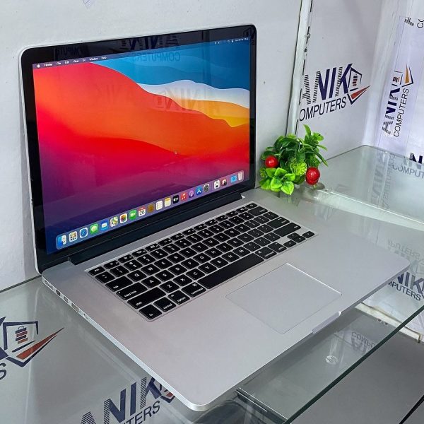 Apple MacBook Pro 2015 – Intel Core i7- 512GB SSD – 16GB Ram – 15 Inch – Keyboard Light