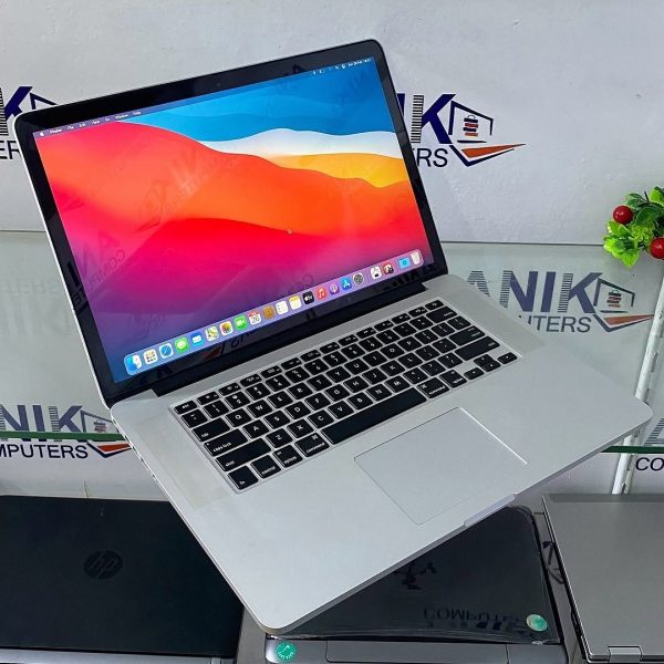 Apple MacBook Pro 2015 – Intel Core i7- 512GB SSD – 16GB Ram – 15 Inch – Keyboard Light