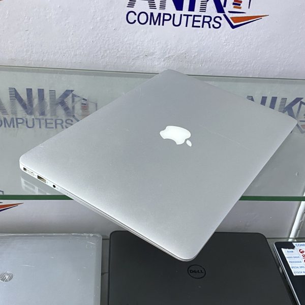 Apple MacBookAir 2017 – CORE i7 – 256GB – 8GB Ram – BackLit – 2GB Graphics – Keyboard Light